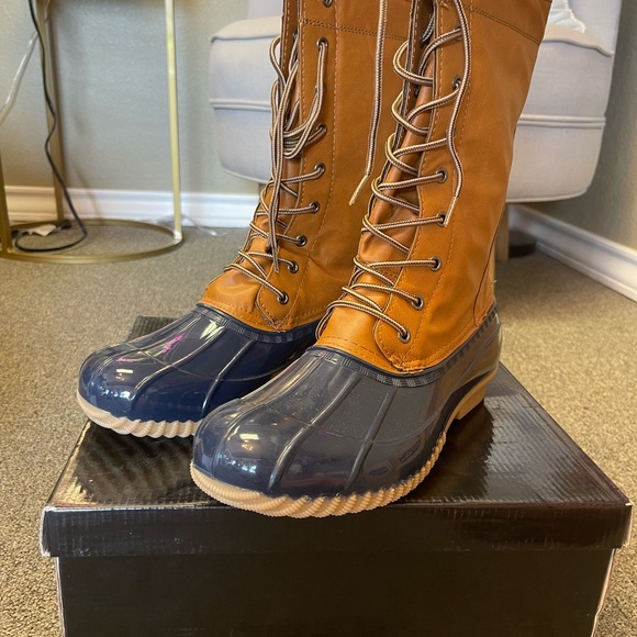 Duck boots! Waterproof! Navy Bottoms brown top with laces! - Picture 3 of 3